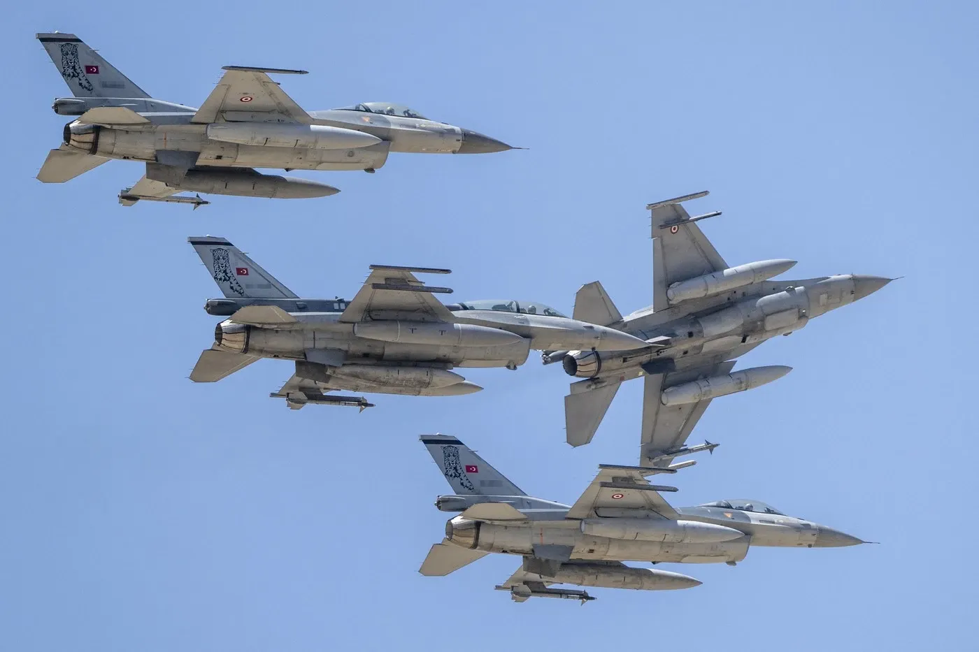 Spațiul aerian românesc, brăzdat de avioane militare turcești. Ce eveniment a avut loc