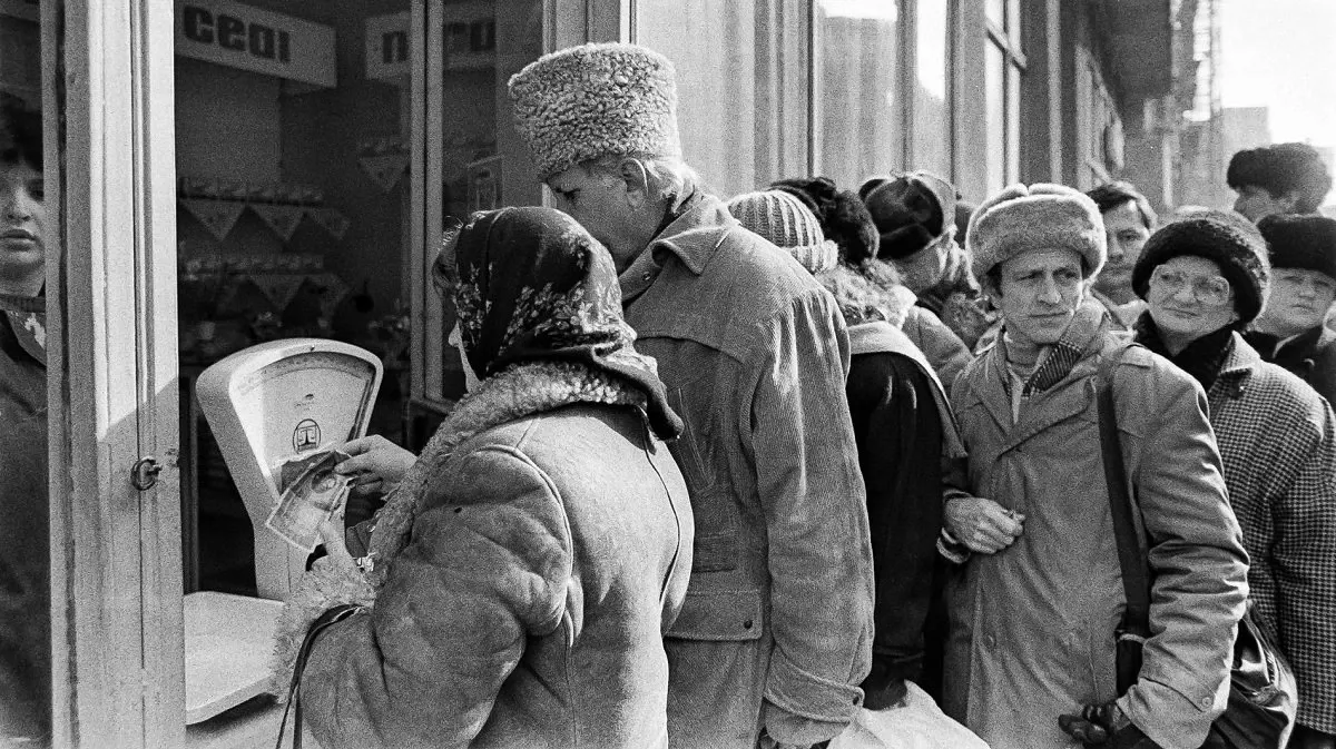România anilor ’80, în criză profundă. Viaţa sub spectrul lui „Hai, repede, că s-a băgat…” - documente ale Securității