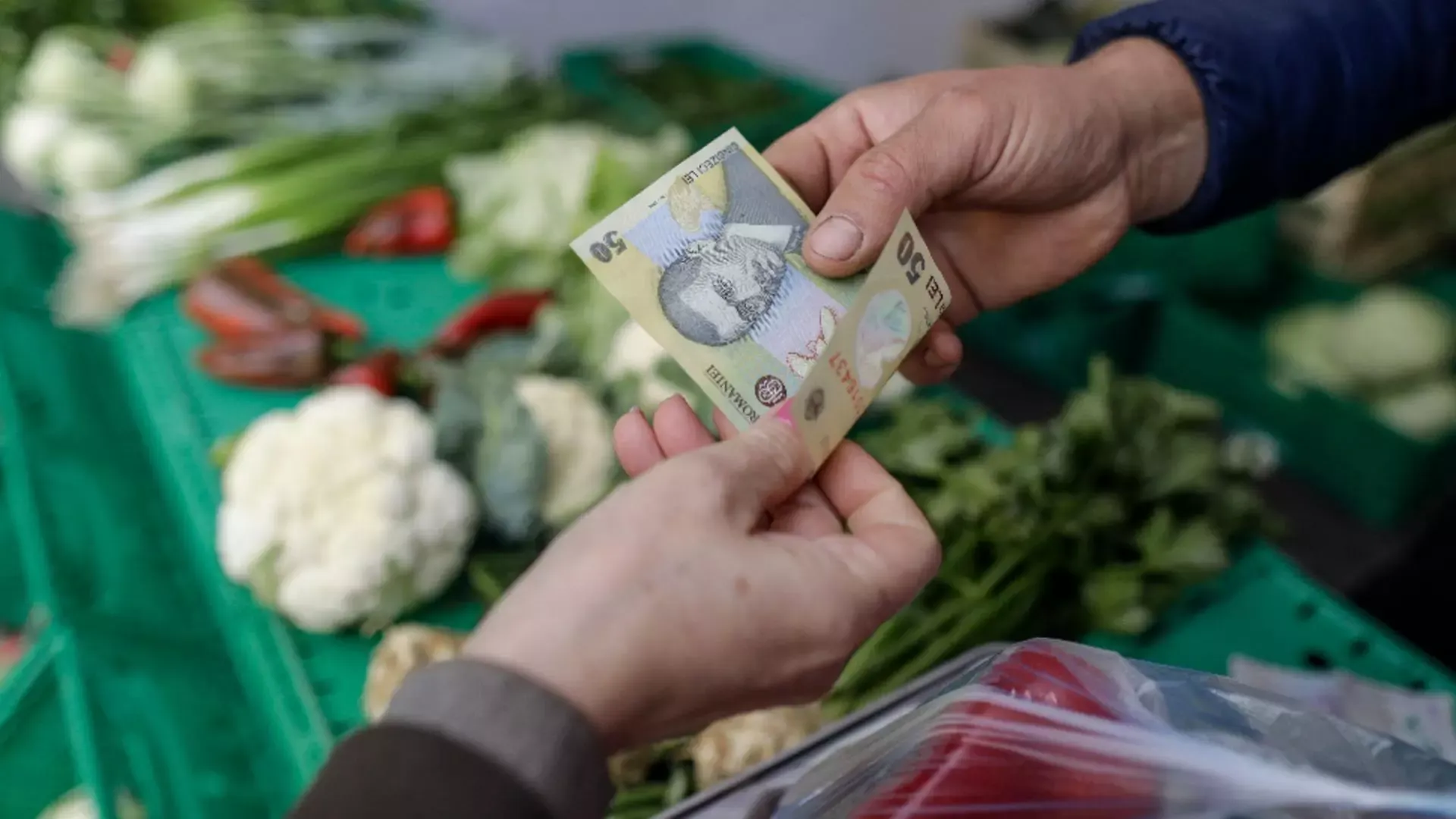Coșurile de cumpărături, din ce în ce mai goale