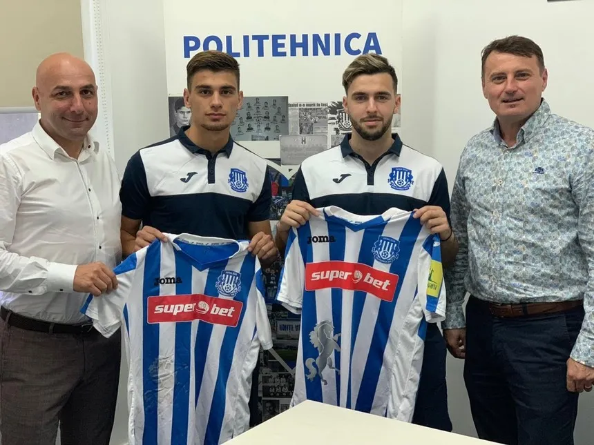 jucatori noi la poli