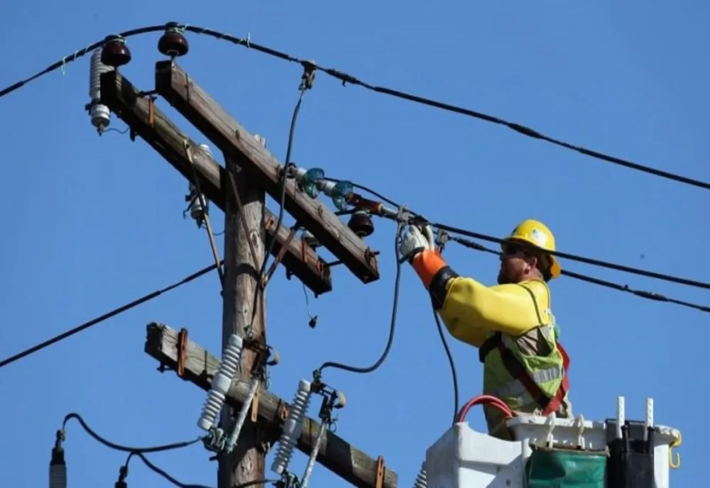 Mii de ieșeni, lăsați fără curent electric