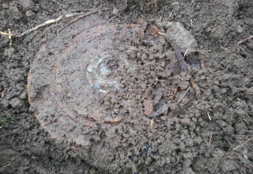 Incredibil: 53 de mine antitanc, descoperite în curtea unei case!