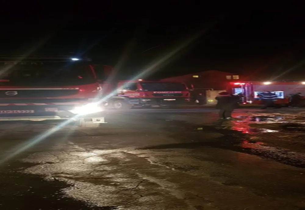 Măsuri dispuse de Primăria Iași după ce un om a murit în incendiul de la „blocul fantomă“ - FOTO