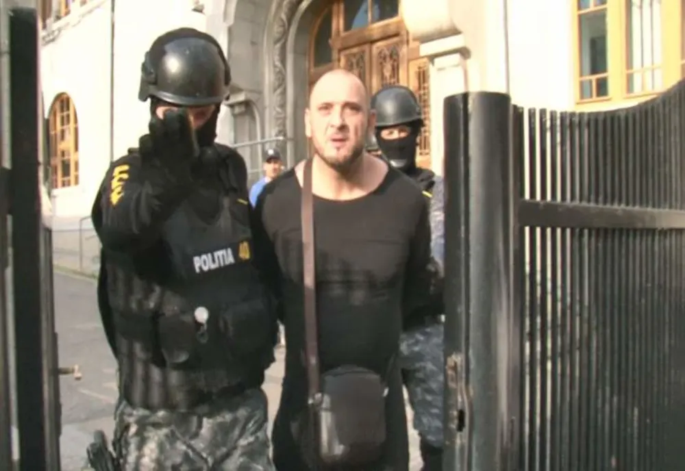 A fost prins „Passaris de România“. A spart mai multe vile din zona Bucium