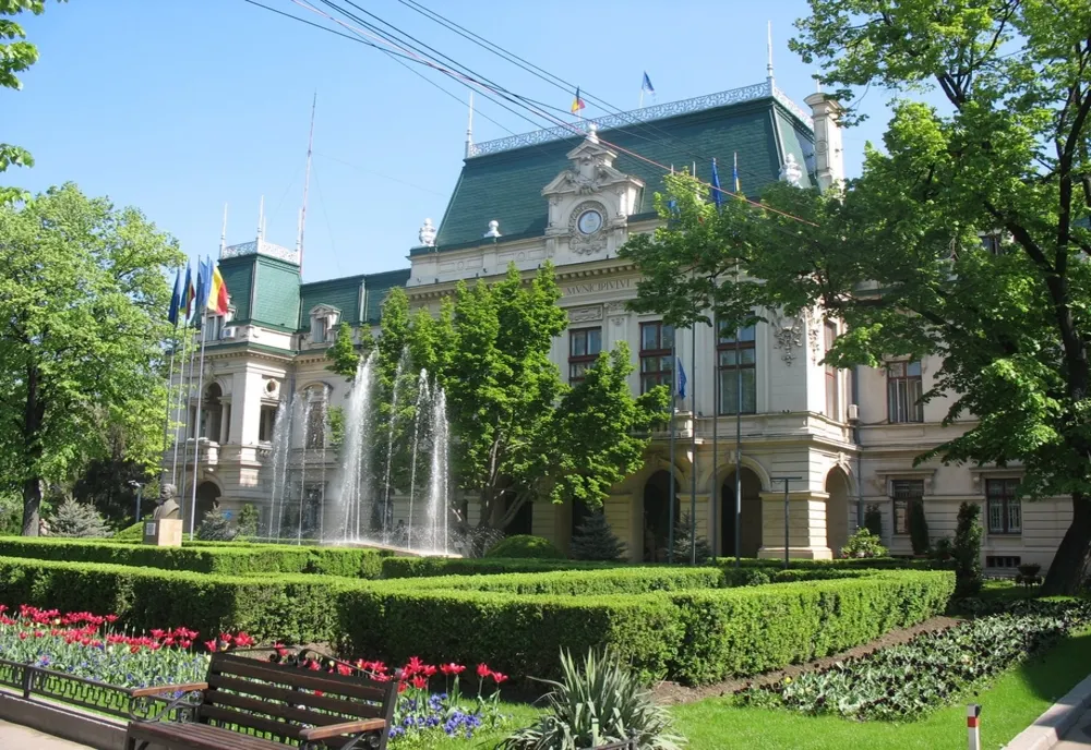Licitație organizată de Primăria Iași. Chirica vrea să dea 100.000 de euro pe ghivece cu flori