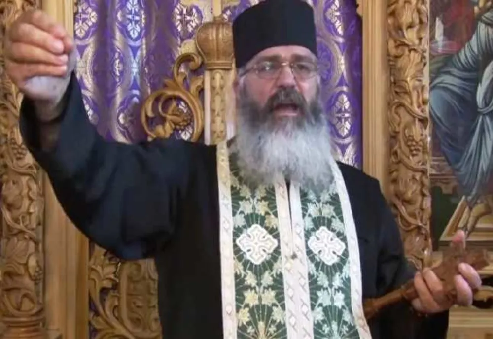 Părintele Calistrat îi cere lui Marcel Vela o oră pentru ca lumea să vină să ia lumină în noaptea de Înviere: „Nu fi îndărătnic!“