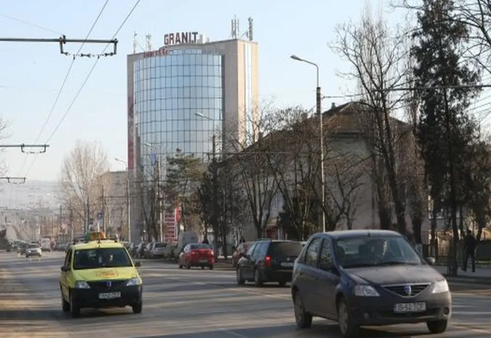 Atenție, șoferi! S-au schimbat regulile în intersecția de la Granit