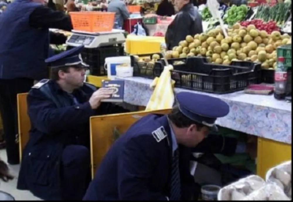 Fermierii se revoltă, după decizia închiderii pieţelor, de luni