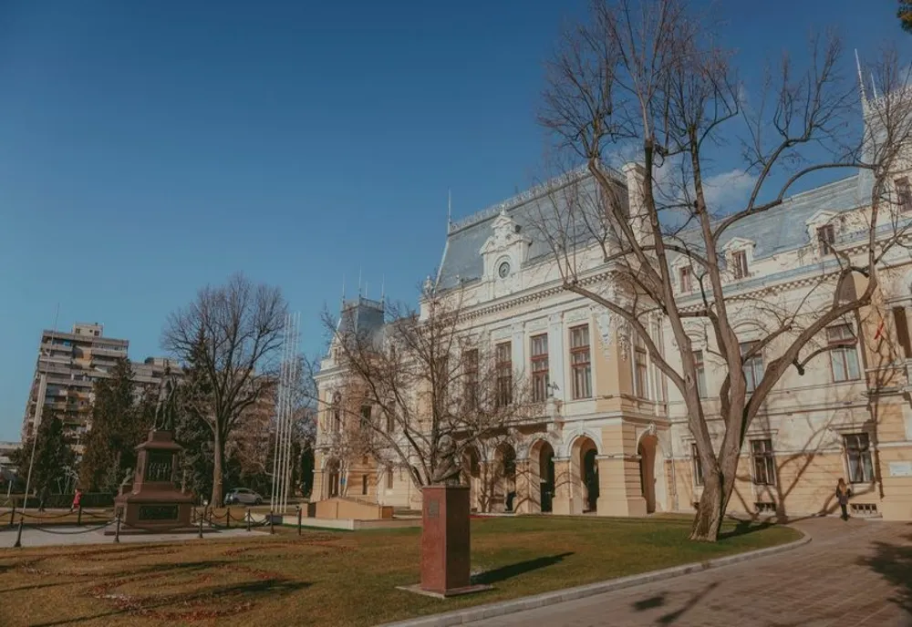 O femeie a murit în sediul Primăriei Iași
