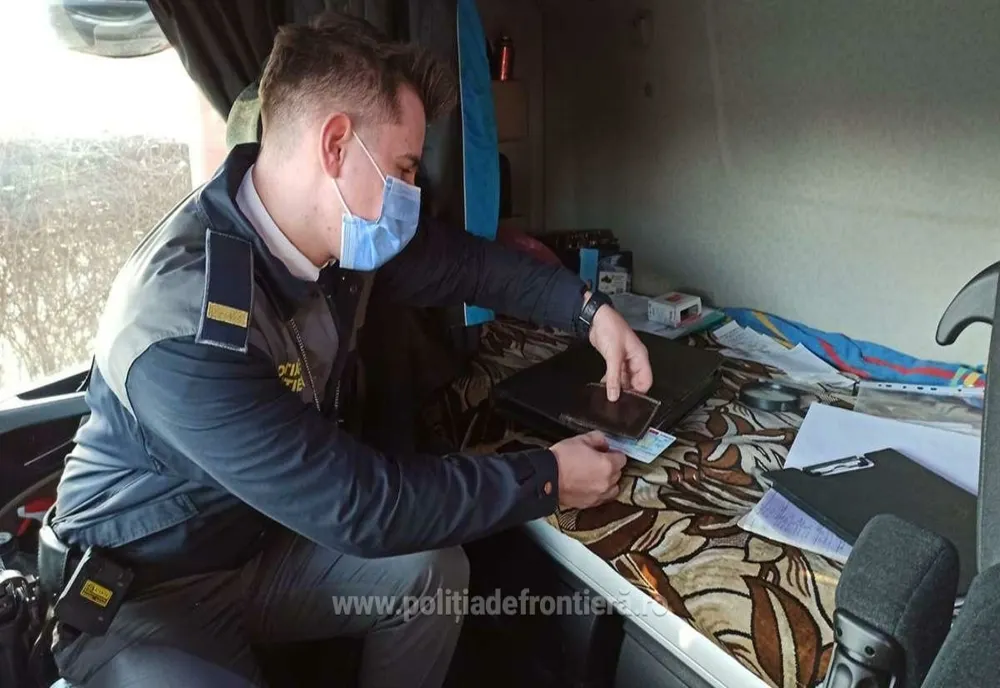 Buletin fals, cumpărat cu 280 de euro