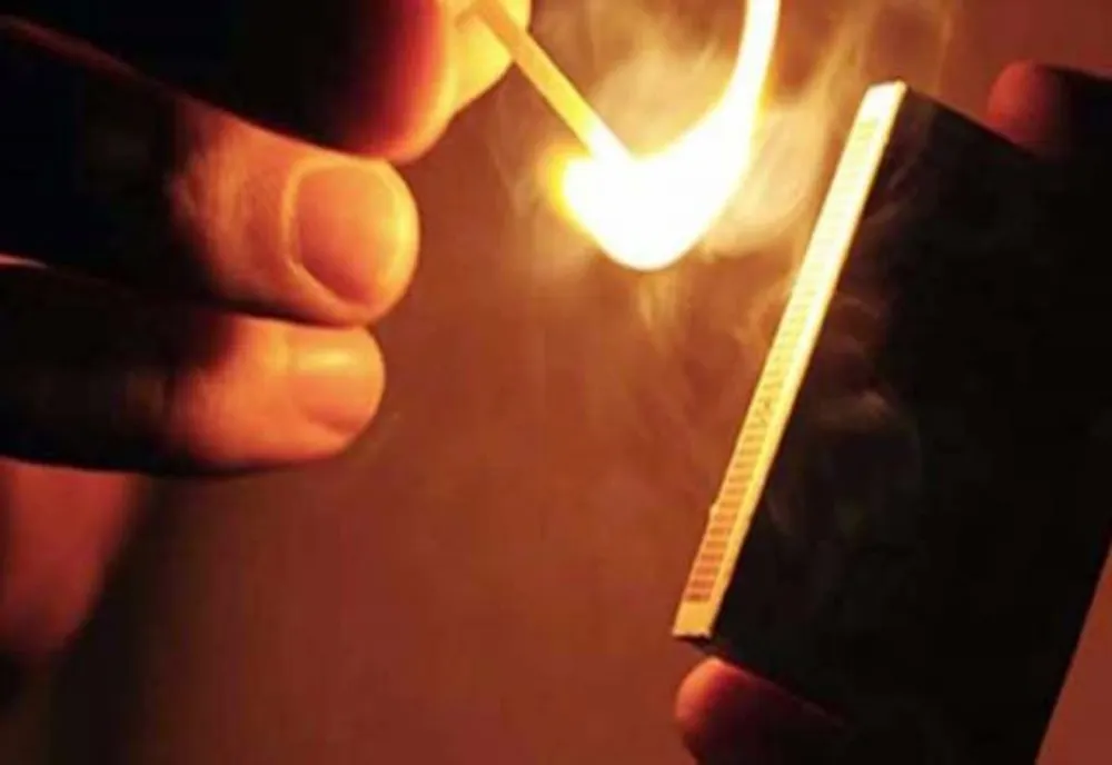 A incendiat un autoturism în Iași