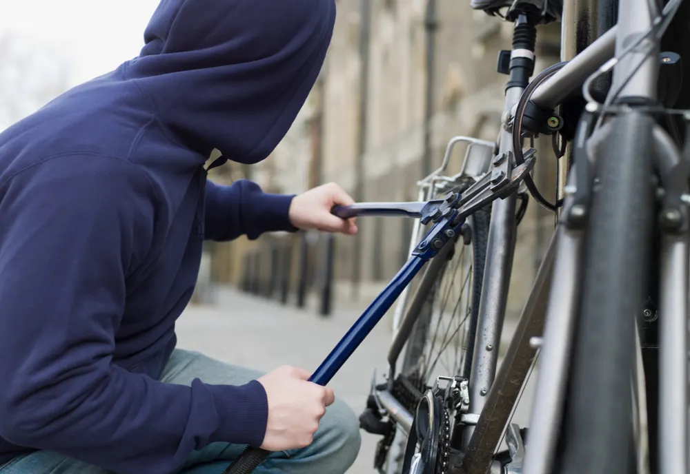 A intrat într-un magazin și s-a trezit la ieșire fără bicicletă