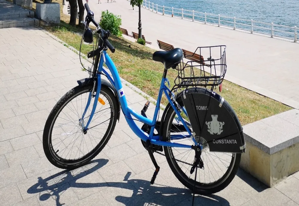 Infractor la 61 de ani: a furat patru biciclete din curțile unor imobile