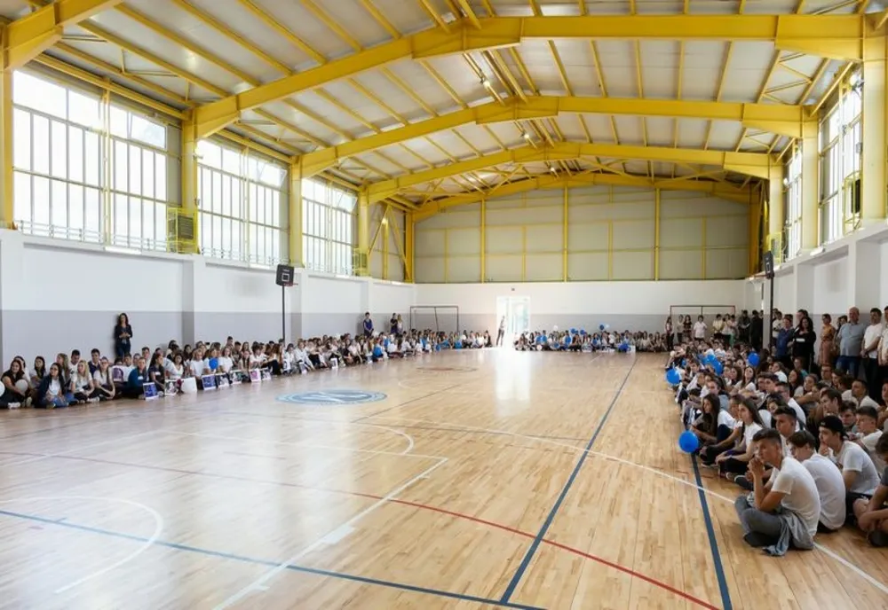 Elevii Școlii Gimnaziale „Otilia Cazimir” vor avea o sală de sport nouă
