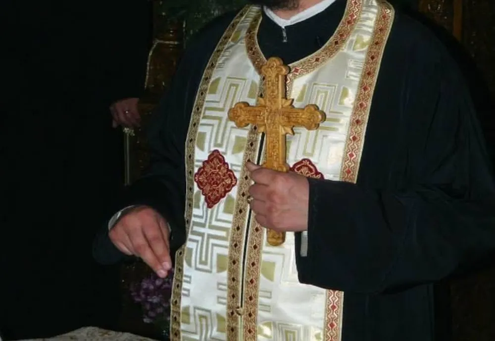 Un preot din Iaşi, şantajat de un fermier după ce a "poftit" la nevasta lui 