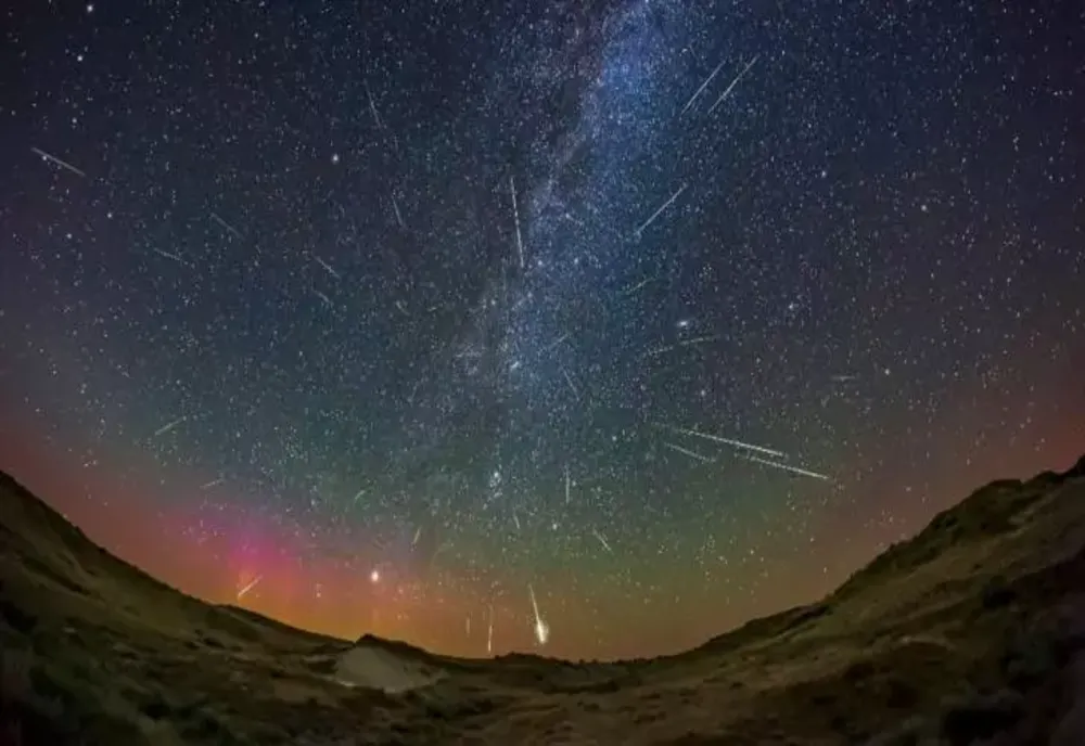 Perseidele, fenomenul astral care marchează luna august. Când are loc ploaia de stele - VIDEO