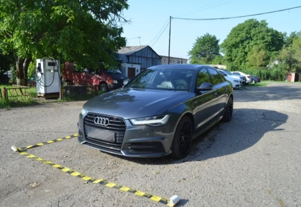 Bolid de lux, de 90.000 lei, furat din Marea Britanie, depistat în trafic la Iaşi
