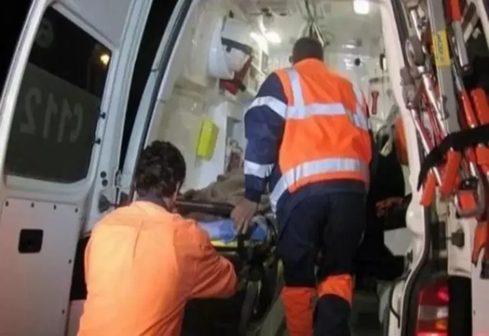 Un ieșean a ajuns la spital după ce s-a răsturnat cu mașina în județul Suceava