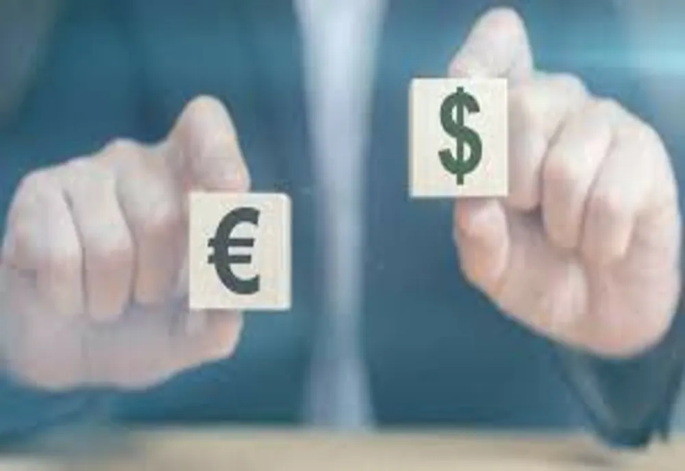 Euro, la minimul ultimilor 20 de ani în fața dolarului american