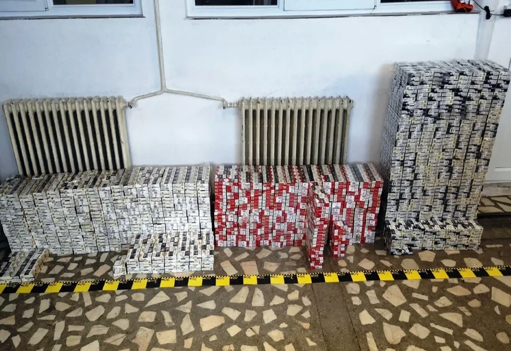 5.500 de pachete de țigări de contrabandă, confiscate de poliţiştii de frontieră ieşeni. Cum s-a dat de gol ”pachetarul”