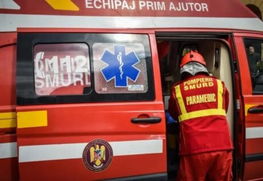 Explozie de butelie într-un bloc din Hârlău. Un copil a ajuns la spital