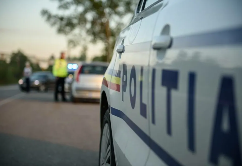 Accident rutier la Iaşi! Impact între un microbuz şi o mașină!16 persoane, implicate