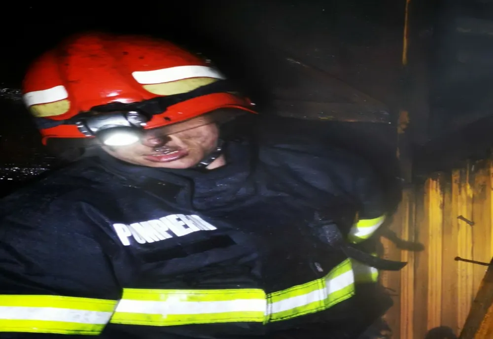 O femeie a murit într-un incendiu la Cozia