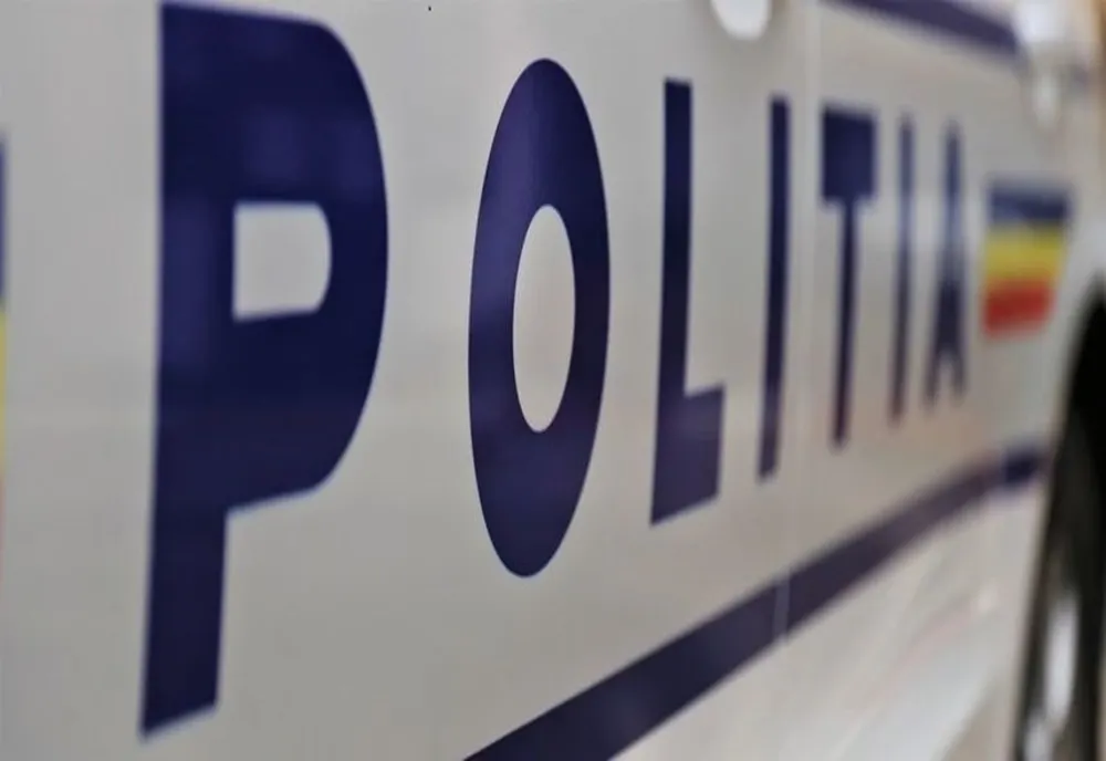Un bărbat s-a urcat la volan cu permisul anulat. Ce au mai descoperit polițiștii