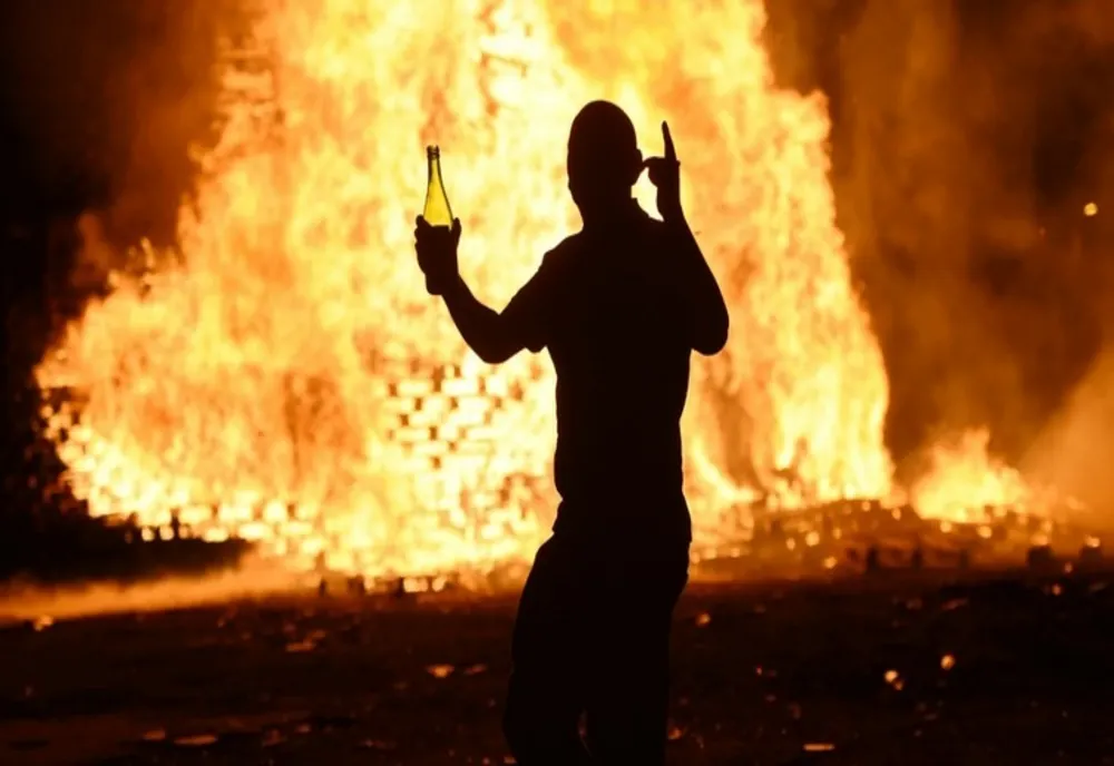 În arest pentru incendiere