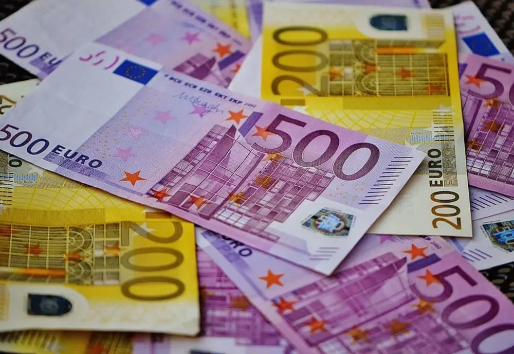 ROMÂNIA SE ÎMPRUMUTĂ DE PE PIEȚELE EXTERNE LA NUMAI O ZI DUPĂ APROBAREA RECTIFICĂRII