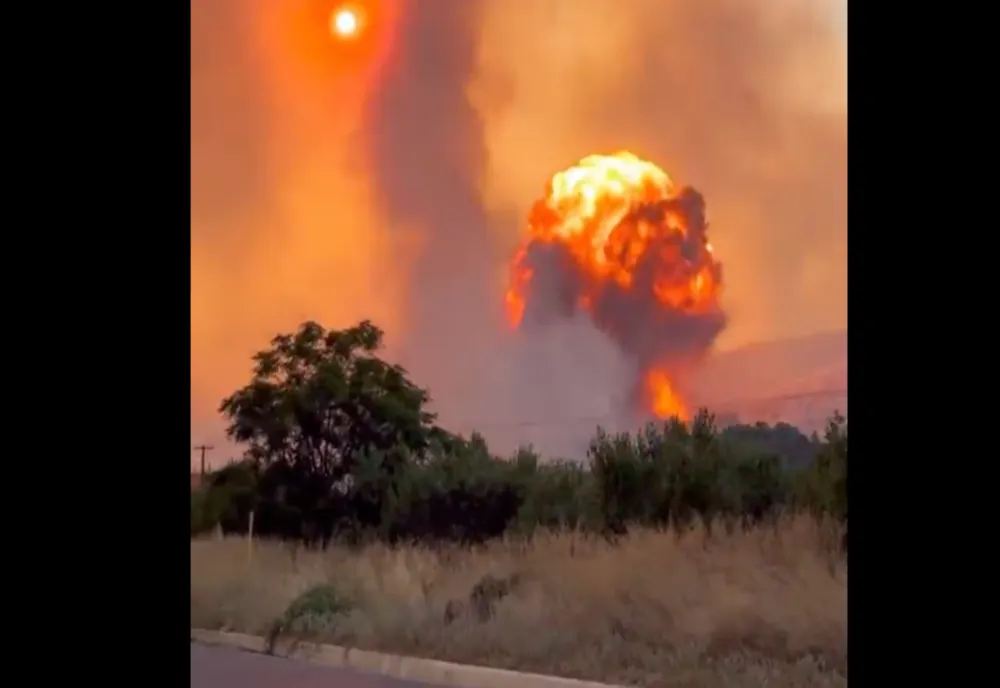 Un depozit de muniții din orașul Volos a luat foc și a explodat