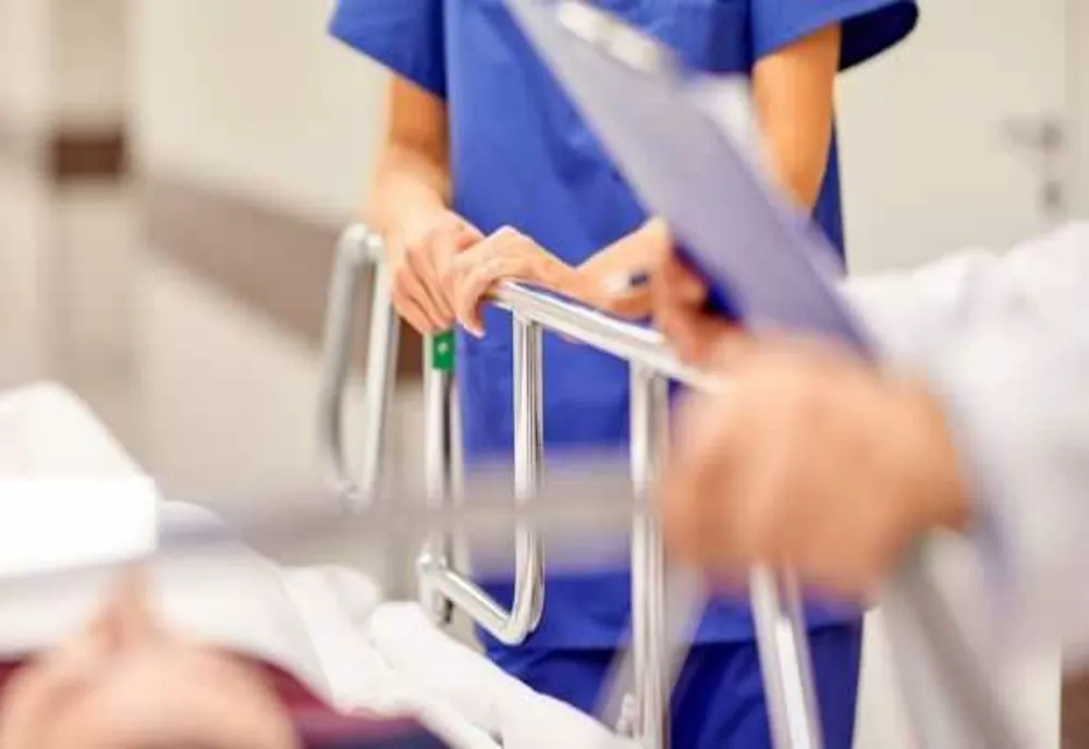 DOI BĂRBAȚI CARE FĂCEAU DIALIZĂ, SALVAȚI DE UN CADRU MEDICAL AFLAT ÎN MOARTE CEREBRALĂ