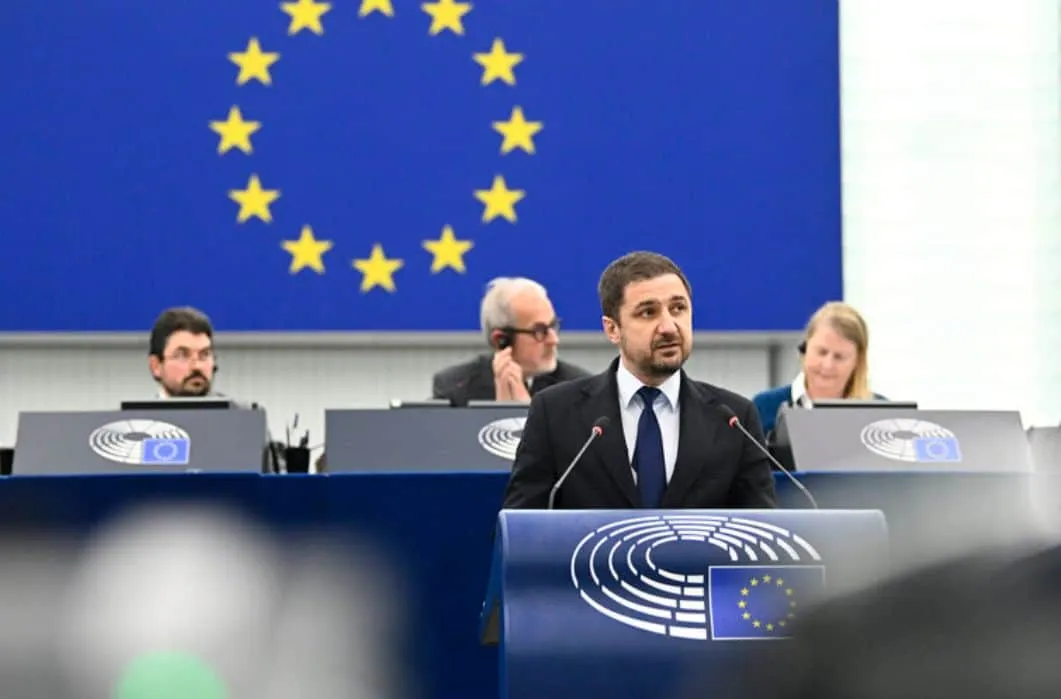 GUVERNAREA TOXICA PSD-PNL-UDMR ACUZATA DE - COMPLICITATE CRIMINALA - DE CATRE EUROPARLAMENTARUL AUR ADRIAN AXINIA.
