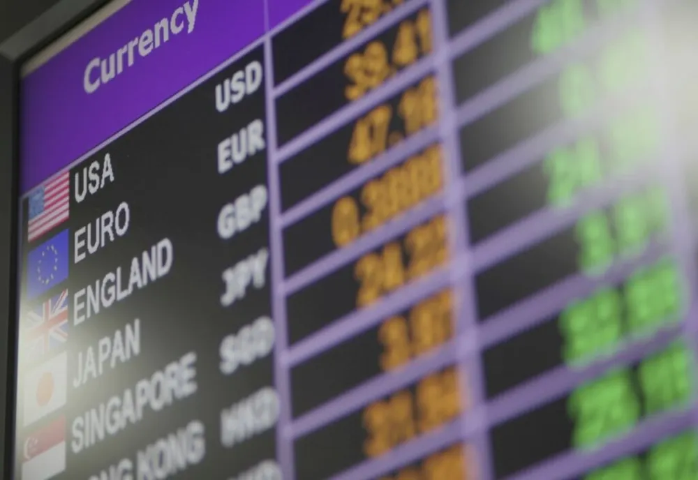 MONEDA NAȚIONALĂ S-A DEPRECIAT ÎN RAPORT CU EURO, DOLARUL ȘI FRANCUL ELVEȚIAN