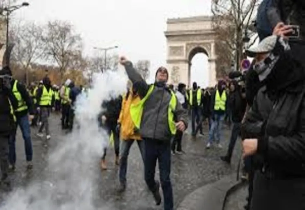 Haos la Lyon: un incendiu uriaș izbucnește în urma unei filmări ilegale