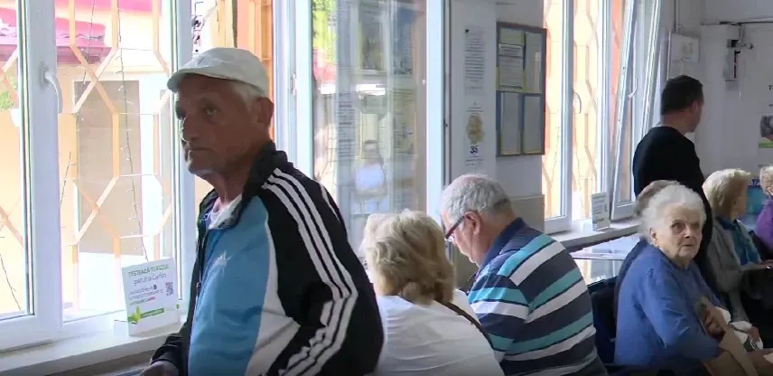 Pensionarii, împinși spre datorii