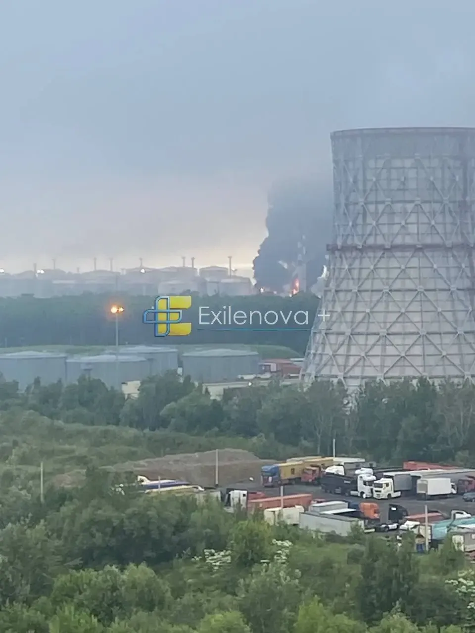 Rafinărie bombardată
