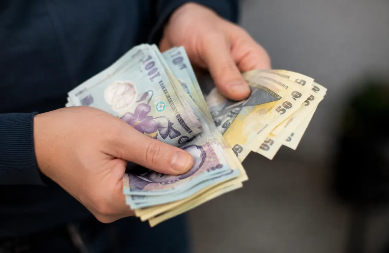 Angajați cu salarii mari