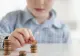 Banii intră mai devreme pentru milioane de români: când se plătesc alocațiile, indemnizațiile și drepturile persoanelor cu dizabilități