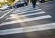 Octogenar, amendat de polițiști pentru că ar fi traversat aiurea!