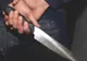 Judecătorii ieșeni au respins judecarea în libertate a bărbatului acuzat că a înfipt un cuțit în capul unui bărbat