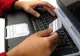 A făcut plăți de peste 230.000 de lei folosind cardul  furat de la o bătrână  