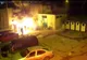 Polițiștii din Iași au stins un incendiu izbucnit la un tomberon și l-au săltat pe ”piroman”- VIDEO