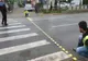 Spulberați pe trecerea pentru pietoni
