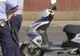 Depistat conducând fără permis un moped neînregistrat 