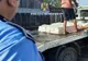 Patru hoți din Iași au dat lovitura la un depozit de materiale de construcții