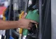 Prețurile carburanților, mai mici decât luna trecută. La ce să ne așteptăm din ianuarie: specialiștii trag un semnal de alarmă