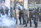 Proteste violente în Franța: peste 150.000 de oameni vor salarii mai mari și cer demisia Guvernului